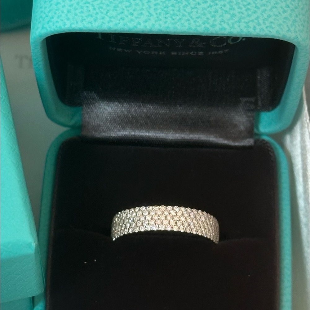 Authentic Tiffany & Company 5 row diamond Metro Band. Product # 60134310
🩵